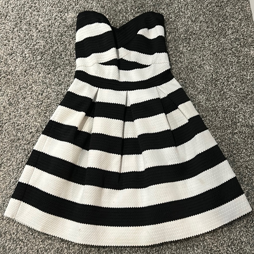 Express white and black stripe dress size sm